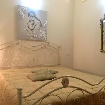 Charming In The Heart Of With Private Parking Apartment *