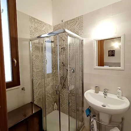 Charming In The Heart Of With Private Parking Apartment